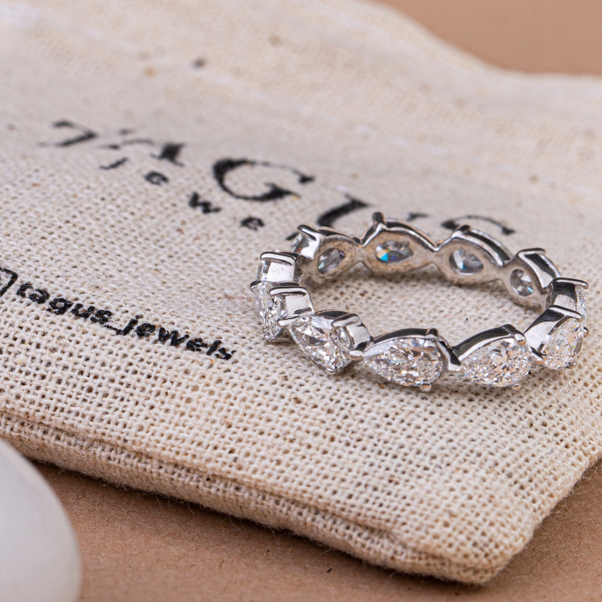 Éternelle Pear Diamond Band.