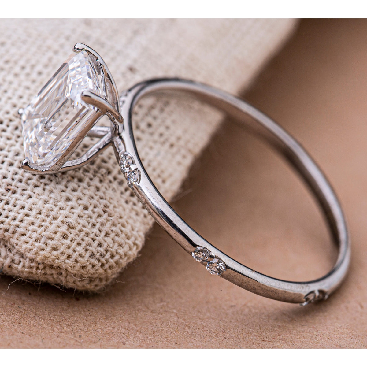 Aesthetic Emerald Cut Diaomnd Ring.