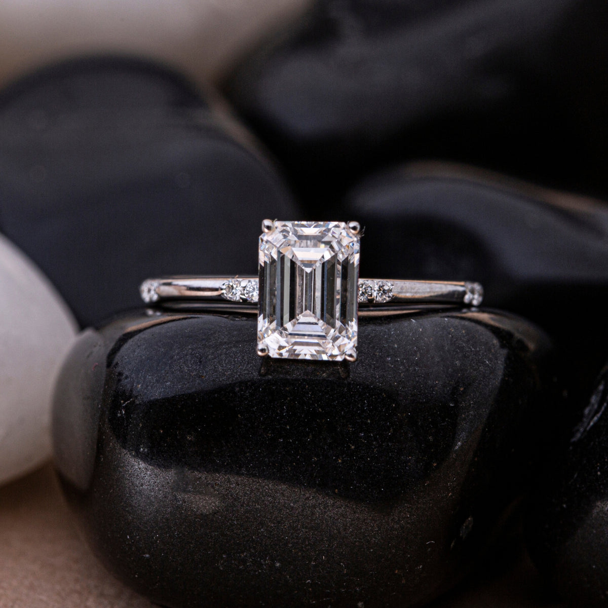 Aesthetic Emerald Cut Diaomnd Ring.