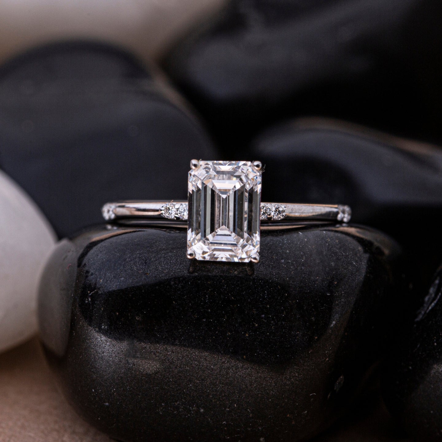 Aesthetic Emerald Cut Diaomnd Ring.