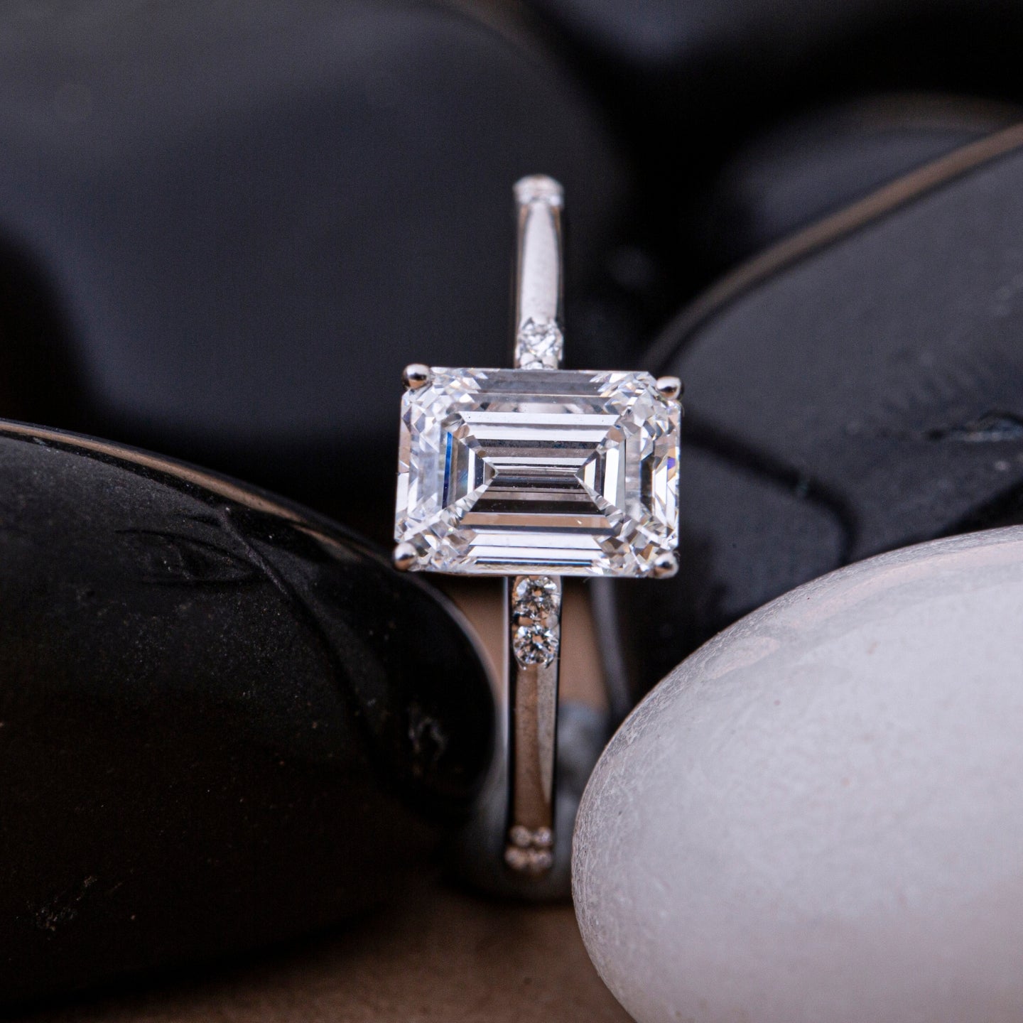 Aesthetic Emerald Cut Diaomnd Ring.