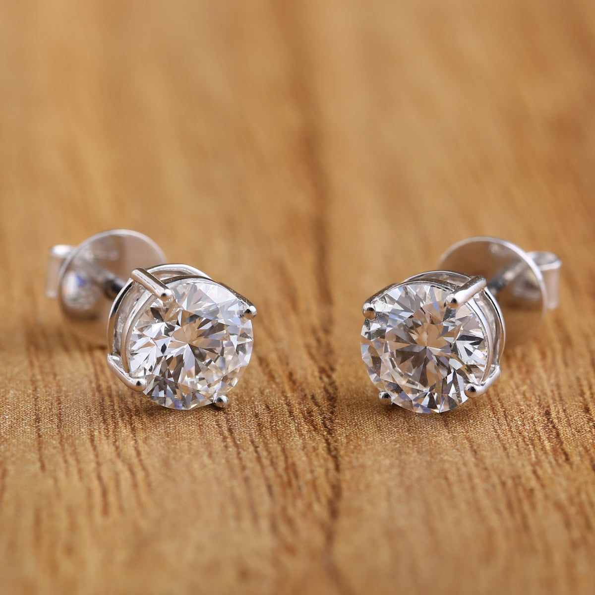 Round Cut Diamond Earrings.