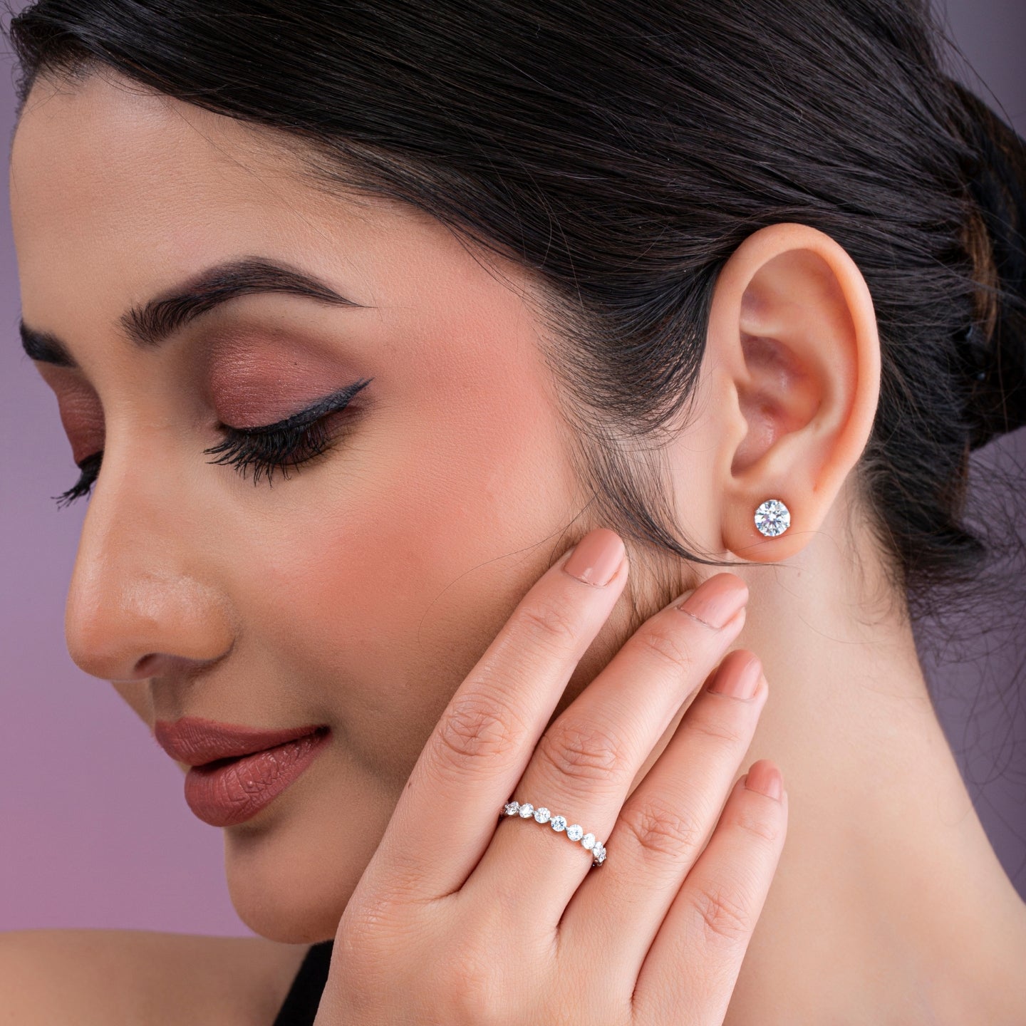 Round Cut Diamond Earrings.