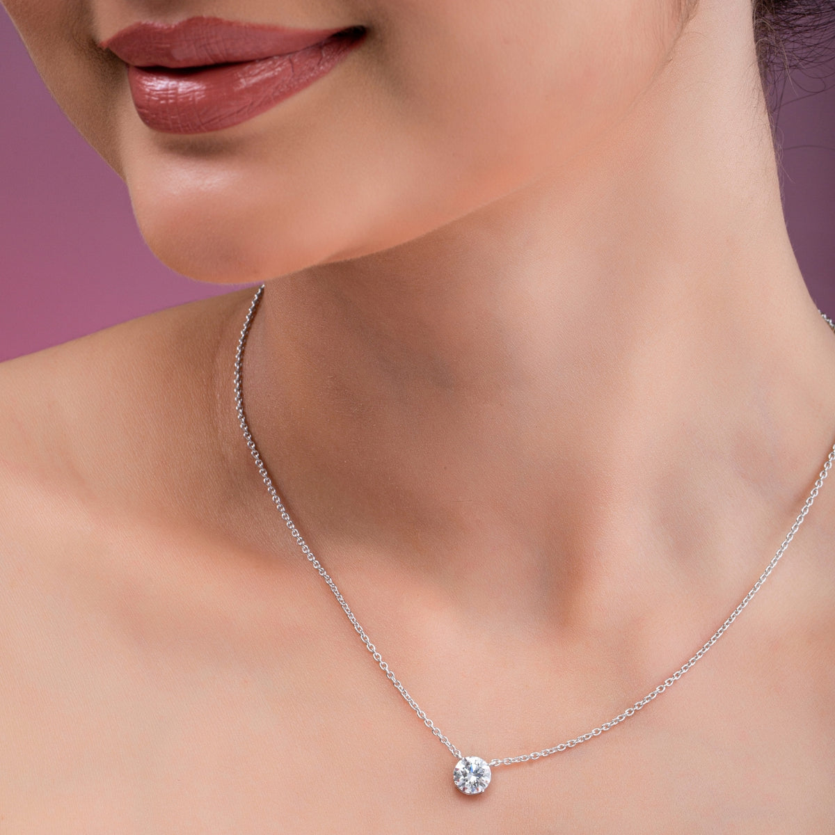 Round Cut Diamond Pendant Necklace.