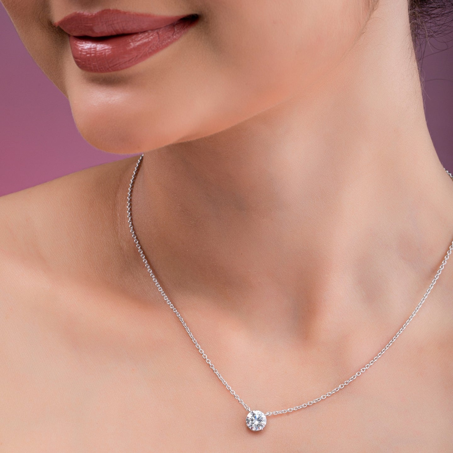 Round Cut Diamond Pendant Necklace.