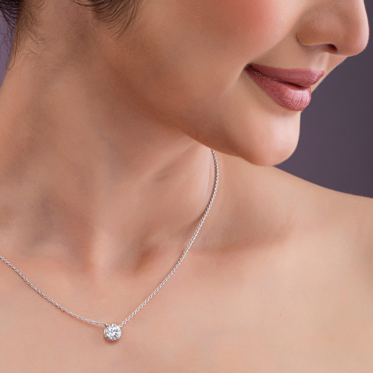 Round Cut Diamond Pendant Necklace.